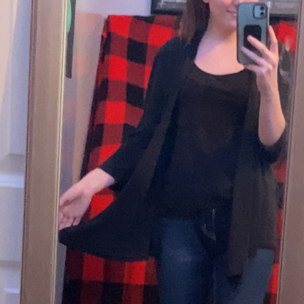 Mid-sleeve sweater